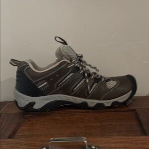 Women’s Outdoor Hiking Shoes in like-new condition.